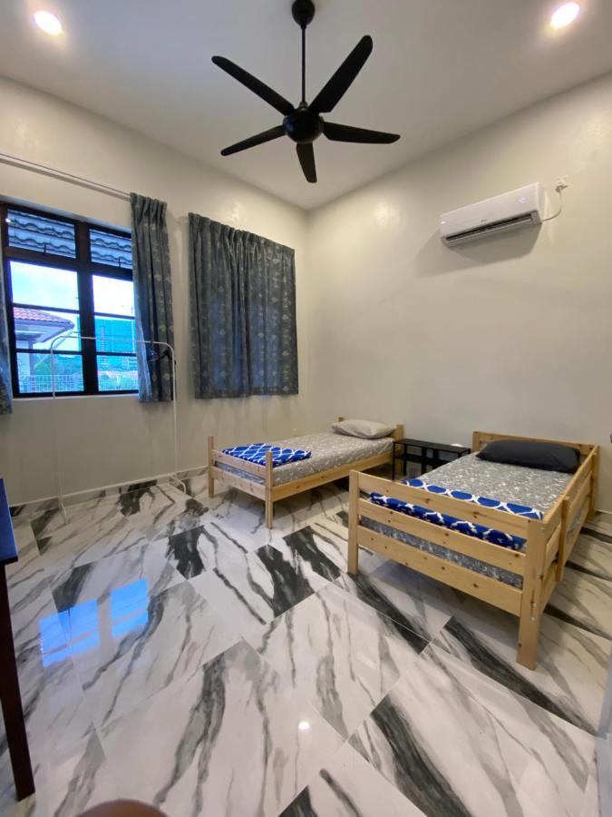 Bangi Utara Villa カジャン エクステリア 写真