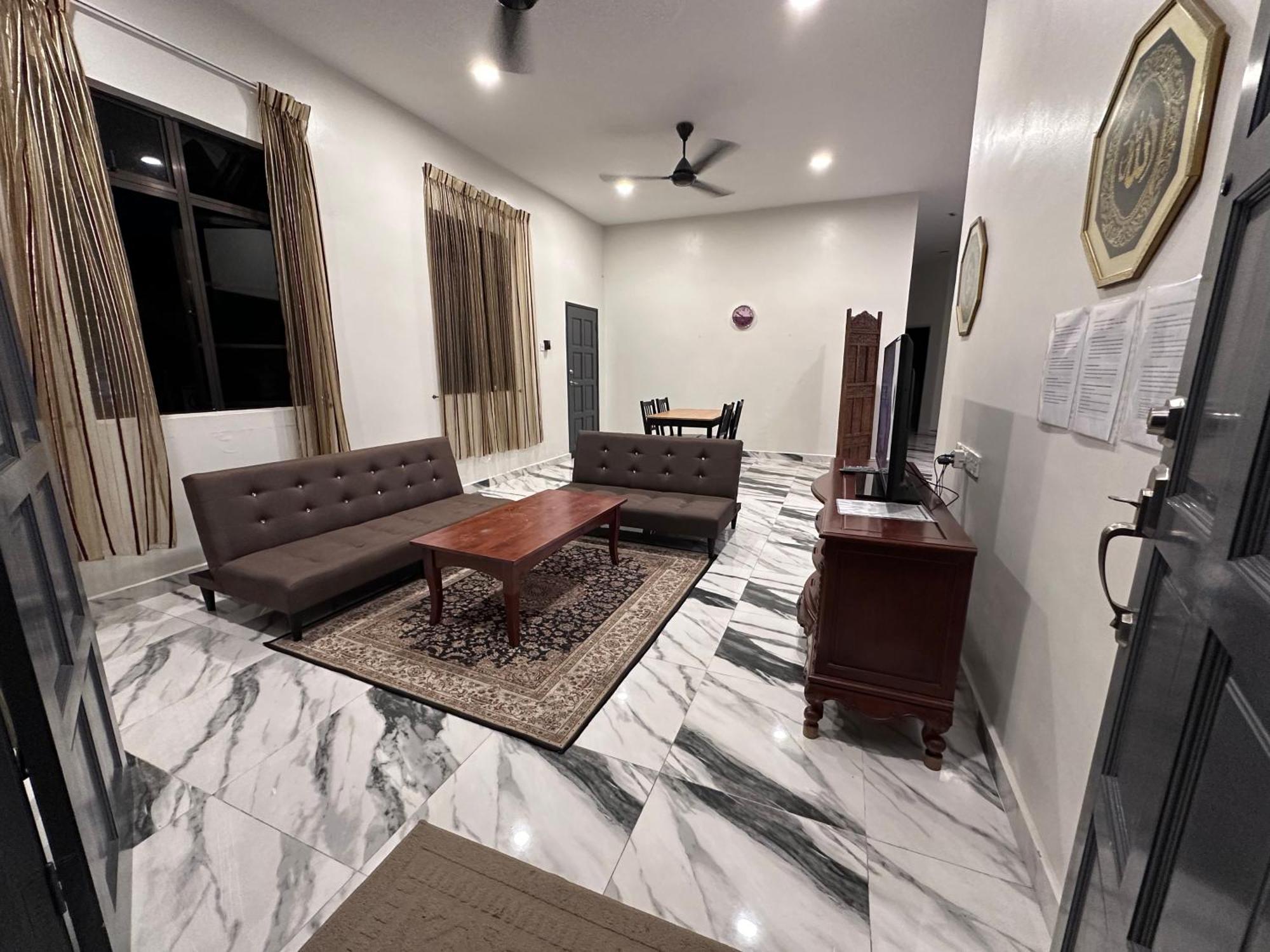 Bangi Utara Villa カジャン エクステリア 写真